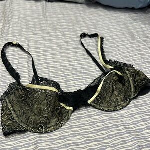 Elle Macpherson intimates lace sheer mesh ruffle accent underwire bra